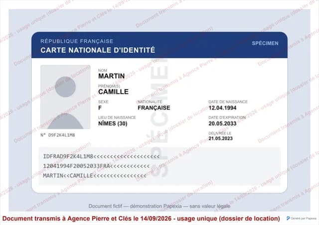 Carte d’identité fictive filigranée au nom de l’agence, avec le bandeau et la signature Papexia.