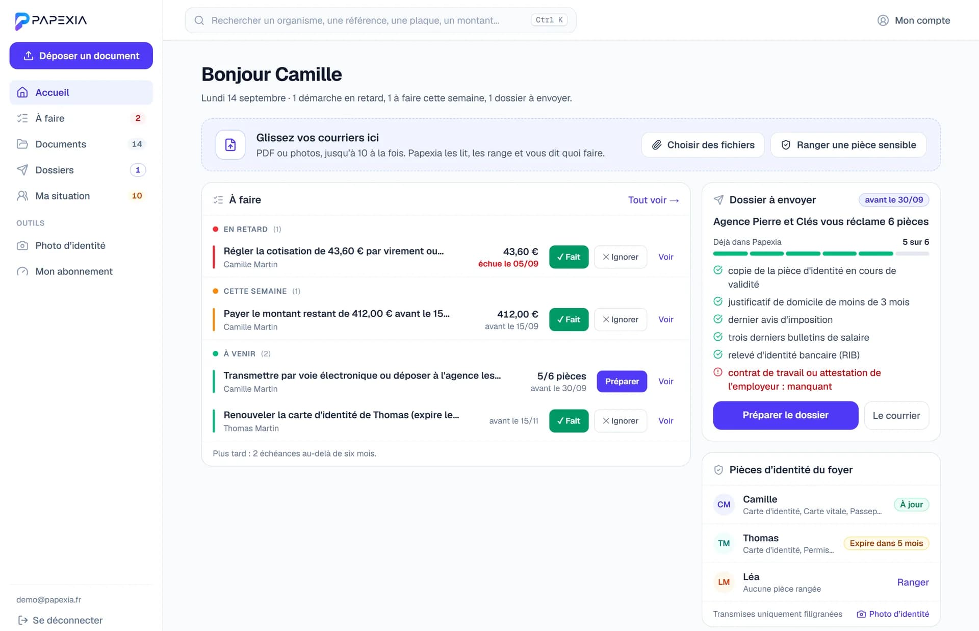 Tableau de bord de Papexia sur ordinateur : menu latéral, recherche, liste « À faire » avec une cotisation en retard, dossier de location à envoyer (5 pièces sur 6 déjà dans Papexia) et pièces d’identité du foyer.